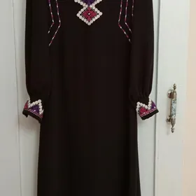 Платья