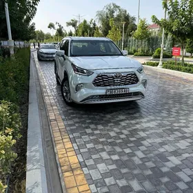 Toyota Highlander 2022