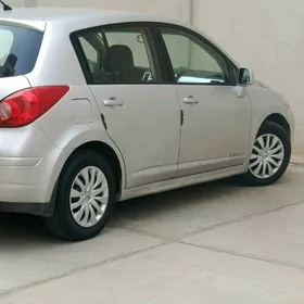 Nissan Versa 2011