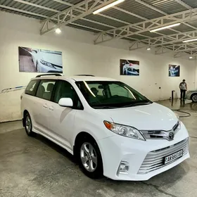 Toyota Sienna 2019