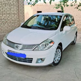 Nissan Versa 2011
