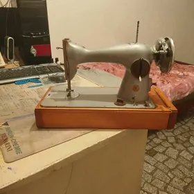 Швейная машина