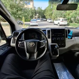 Toyota Hiace 2019
