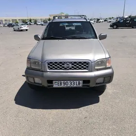Nissan Pathfinder 2000