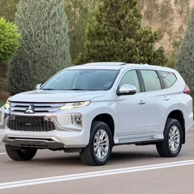 Mitsubishi Pajero 2020