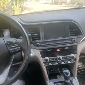 Hyundai Elantra 2020