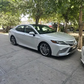 Toyota Camry 2021