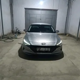 Hyundai Elantra 2022