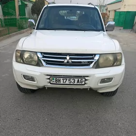 Mitsubishi Montero 2001