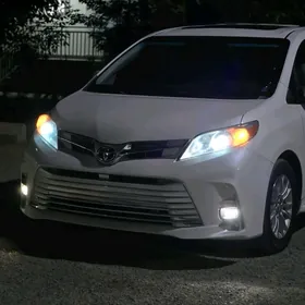Toyota Sienna 2018
