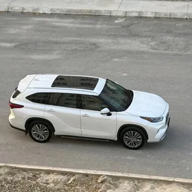 Toyota Highlander 2021