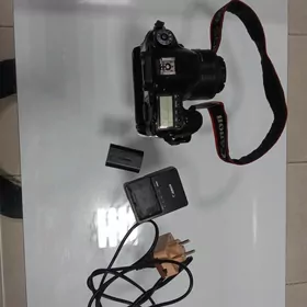 Canon D 6 EOS