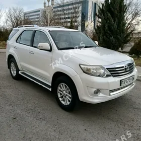 Toyota Fortuner 2013