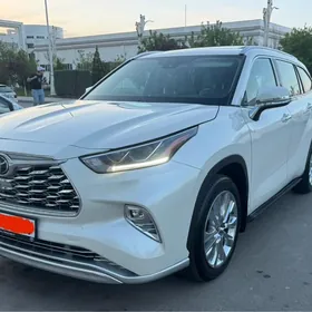 Toyota Highlander 2021
