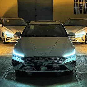 Hyundai Elantra 2025