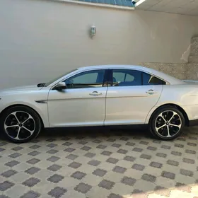 Ford Taurus 2015