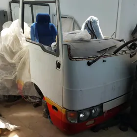 mitsubishi rosa autobus morda