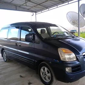 Hyundai H-1 2004