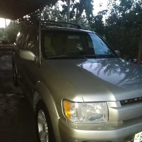 Infiniti QX4 2000