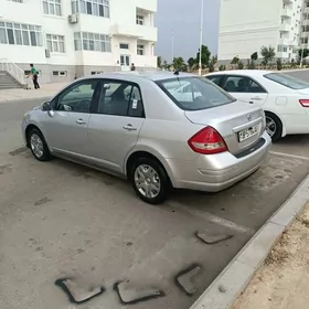 Nissan Versa 2010