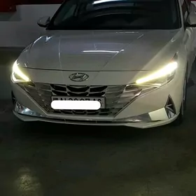 Hyundai Elantra 2022