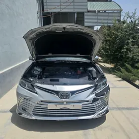 Toyota Camry 2021