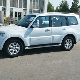 Mitsubishi Pajero 2016