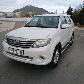 Toyota Fortuner 2013