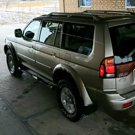 Mitsubishi Montero 2003