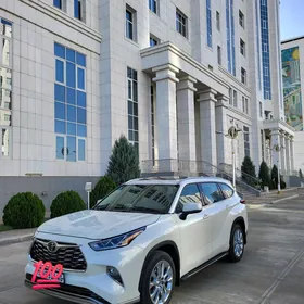 Toyota Highlander 2021