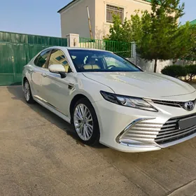 Toyota Camry 2021