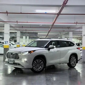 Toyota Highlander 2021