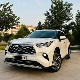 Toyota Highlander 2021