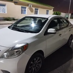 Nissan Versa 2012