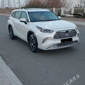 Toyota Highlander 2021