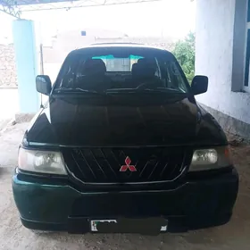 Mitsubishi Montero Sport 2000
