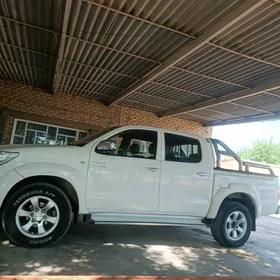 Toyota Hilux 2013