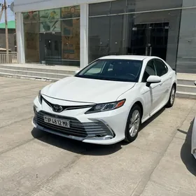 Toyota Camry 2021