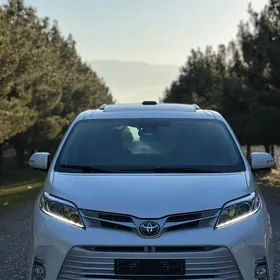 Toyota Sienna 2019