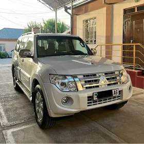 Mitsubishi Pajero 2014