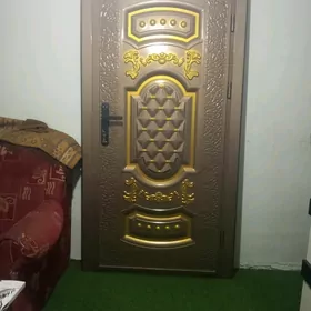 Daşgy demir gapy bar