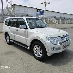 Mitsubishi Pajero 2015