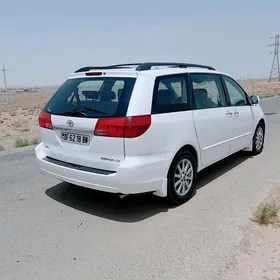 Toyota Sienna 2004