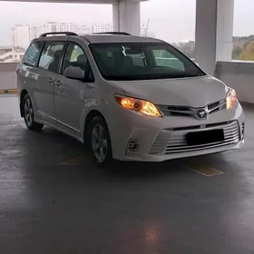 Toyota Sienna 2020