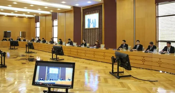 В МИД Туркменистана прошёл круглый стол с участием структур ООН и МОМ