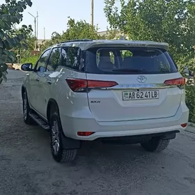 Toyota Fortuner 2016