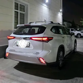 Toyota Highlander 2021