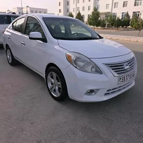 Nissan Versa 2011