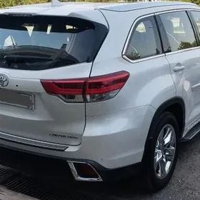 Toyota Highlander 2019