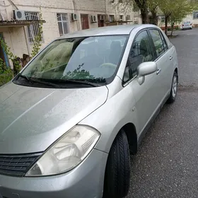 Nissan Tiida 2006